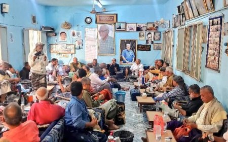 فريق التواصل بالمجلس الانتقالي يلتقي رواد منتدى الطيب في العاصمة عدن