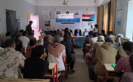 العميد مهدي يناقش مع أعضاء القيادة المحلية لانتقالي الحصين قضايا أبناء المديرية 