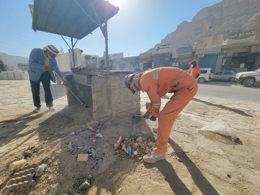 بتوجيهات مدير عام شبام تنفيذ حملة نظافة واسعة في المديرية