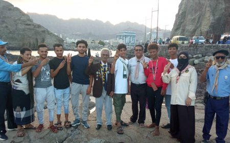 رواد الكشافة يحتفون بالعام الجديد تحت قلعة صيرة التاريخية في عدن