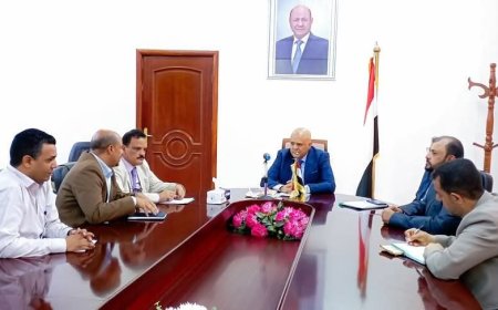 محافظ تعز يناقش التحضيرات لانعقاد الملتقي الطبي التشخيصي والمختبري