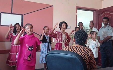 لحج.. المدير (بجاش) يتفقد بروفات حفل تكريم الثانوية العامة الذي سيقام (الإثنين القادم)