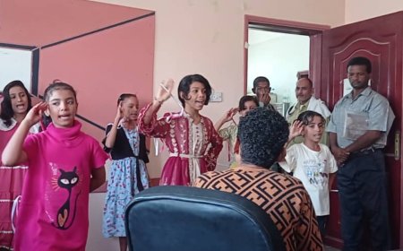 لحج.. المدير (بجاش) يتفقد بروفات حفل تكربم الثانوية العامة(الاثنين القادم).  