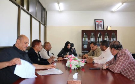 وكيل محافظة تعز للشؤون الصحية تعقد اجتماعًا لتعزيز الرقابة على المنشآت الطبية الخاصة والصيدلانية