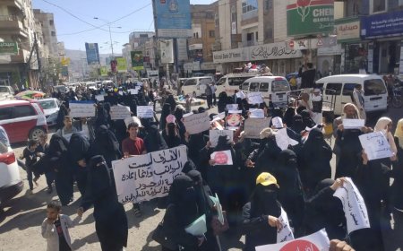 موظفو تعز يصعدون احتجاجهم للاسبوع الثالث .فيما المحافظ وعد بترتيب لقاء مع رئيس الوزراء.