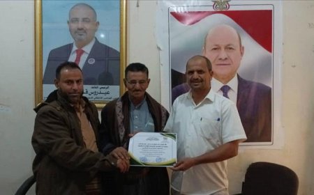 قيادة السلطة المحلية بقعطبة تكرم وتمنح مدير المركز الصحي بالفاخر شهادة تقديرية