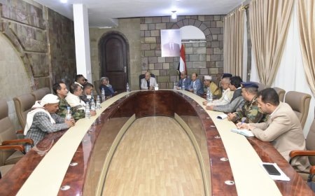 المحافظ شمسان يلتقي اللجنة المجتمعية لمتابعة قضية المجني عليه سيف الشرعبي 