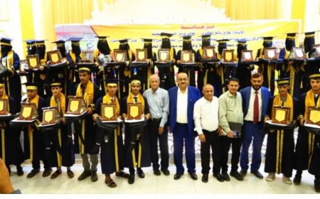 حفل بهيج لتكريم مسيرة (31) خريجا من الثانوية العام بلحج 