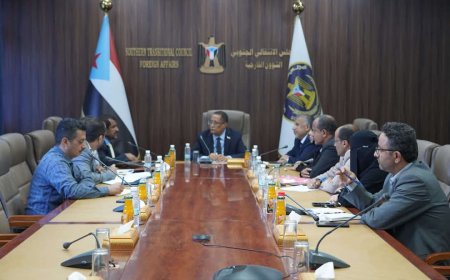 الدكتور الخُبجي يطلع على نتائج زيارة فريق التواصل لمحافظة أبين ويؤكد أهمية البناء على نجاحاتها الميدانية