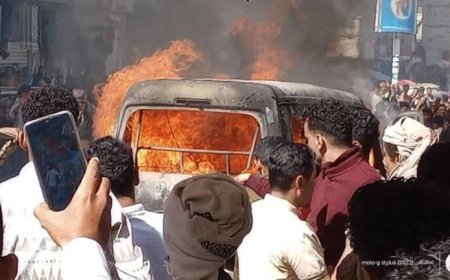 احتراق باص أجرة يعمل بالغاز في مدينة تعز