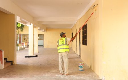 شراكة استراتيجية لتعزيز البيئة التعليمية.. مشروع تجهيز وتأثيث كلية الآداب بجامعة عدن