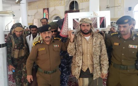 بتشييع رسمي شرطة شبوة تشيع شهداء الكمين الغادر والجبان لمنتسبي شرطة مديرية الطلح