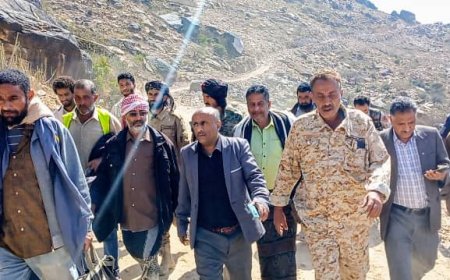 مدير عام الحصين يتفقد سير الأعمال الجارية في شق طريق منطقتي القبل والجوس
