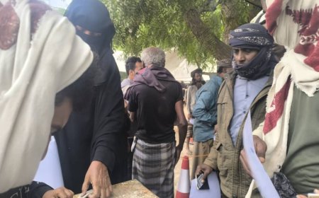 بتمويل من وزارة الخارجية البريطانية وتنفيذ منظمة كير العالمية صرف لعدد 80 مستفيد لمنطقة ساكن وعيص بخنفر