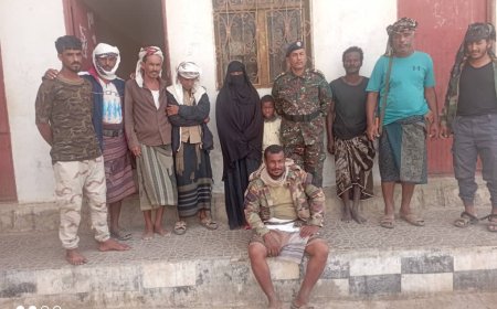 إدارة أمن أحور تسلم طفل مفقود من حضرموت إلى أهله