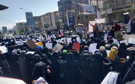 تعز تشهد انتفاضة تربوية غير مسبوقة شارك فيها الآلاف.