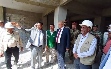 محافظ تعز يتفقد تنفيذ مشروع كلية الطب والعلوم الصحية ويشيد بالبرنامج السعودي لتنمية وإعمار اليمن