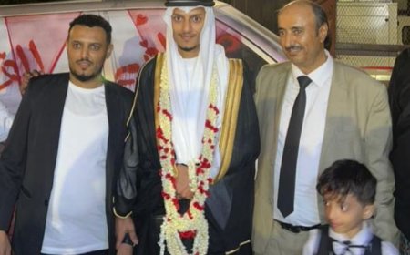 طلاب يافع كلد يبعثون تهنئة إلى زميلهم القاضي محمود زيد الكلدي بمناسبة زواجه الميمون