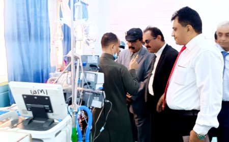 الوكيل الحميقاني والدكتور الوحيشي يزوران جرحى انفجار محطات الغاز بالبيضاء