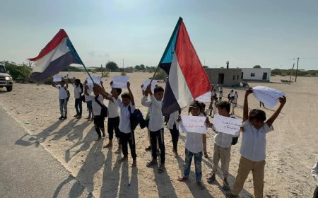 الشيخ المهيم العبدالي يشيد بدور الشيخ باكريت لتكفله ببناء فصلين دراسيين ومكتب للإدارة في منطقة القمري بمديرية رضوم