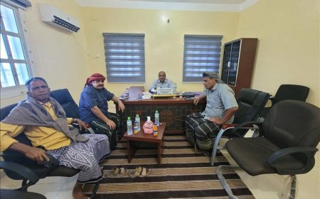 مدير مكتب التنسيق والاتصال لأبناء سقطرى يقوم بزيارات ميدانية لتعزيز التعاون مع المكاتب الحكومية