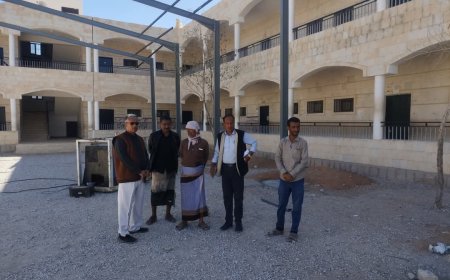 مدير عام عتق يدشن العمل في إنشاء مظلات لمدارس مدينة عتق وزيارة تفقدية لسكن المعلمات بصدر باراس