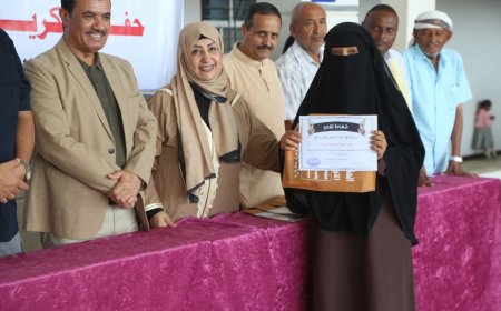 تكريم 123 طالب وطالبة متفوقين في مجمع الإمارات التربوي بمديرية حيس
