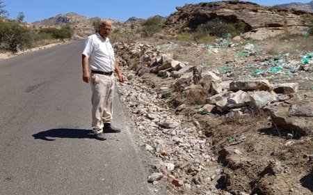 مدير عام الاشغال والطرق بالضالع يحذر مؤسسة الاتصالات من تعطيل طريق الشعيب