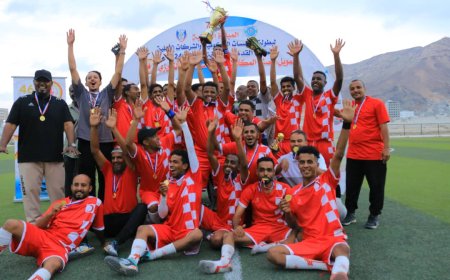 في ختام ناجح للنسخة الثالثة.. مكتب الصحة يتوج بطلاً لبطولة المؤسسات لكرة القدم وصندوق النظافة وصيفاً 