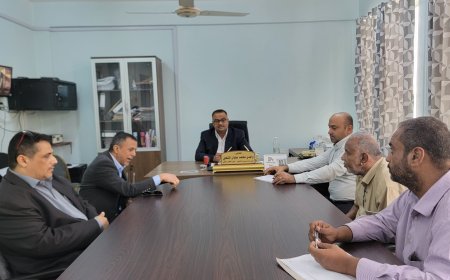 العُمري والشعبي يناقشان سبل تعزيز التعاون المشترك والارتقاء بمستوى العمل الرقابي في مديرية التواهي 