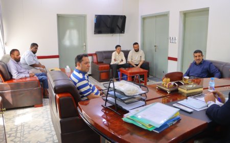مدير تربية ساحل حضرموت يطلع على تدخلات مؤسسة طيبة للتنمية في القطاع التربوي والتعليمي