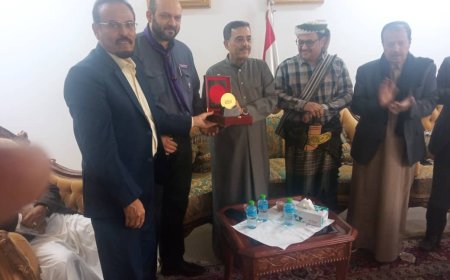الكشافة اليمنية تكرم سفير اليمن بن سفاع بدولة الكويت