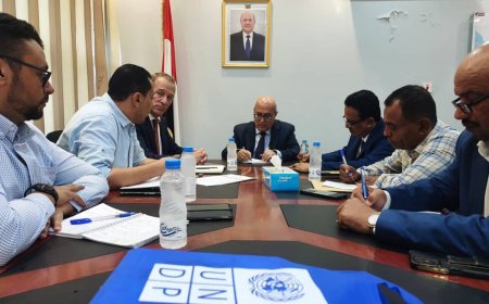 الوزير الاغبري يبحث مع مسؤول أممي البرامج التنموية للعام 2025م