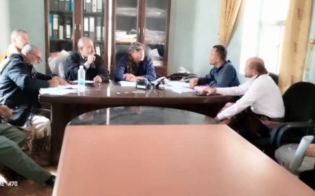 وكيل محافظة الضالع يناقش الجانب الاقتصادي مع قيادة السلطة المحلية والمجلس الانتقالي بالشعيب