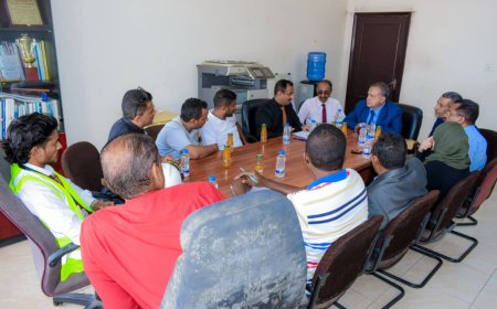 لصور يلتقي الفريق الفني المنفذ لمشروع منظومة الطاقة الشمسية بكلية التربية