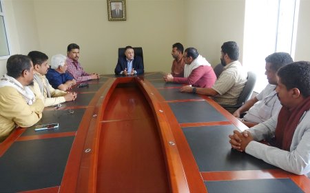 لقاء برئاسة أمين عام محلي ابين يناقش الزيادة في تعرفة التيار الكهربائي لكبار المستهلكين