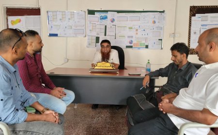 مدير عام الصحة بأبين يناقش تدخل منظمة الأيادي المسلمة بمستشفى شقرة لتعزيز الرعاية الصحية الأولية 