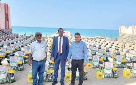 وكيل أول الحديدة يدشن توزيع 260 سلة غذائية بتمويل منظمة GRT البريطانية