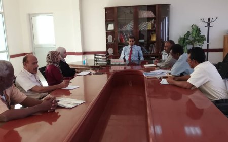 مدير عام مكتب الصحة بلحج يلتقي بمنظمة كير ويناقش تدخلاتها بالمحافظة