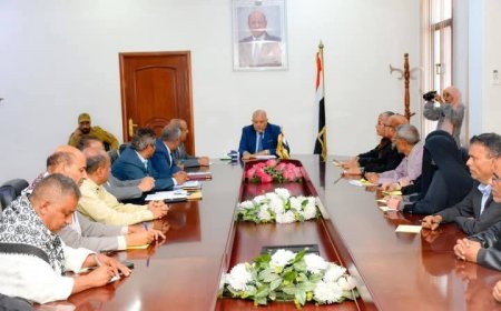 محافظ تعز يناقش مع الكيانات النقابية للمعلمين المطالب الحقوقية والقانونية ورفع الإضراب