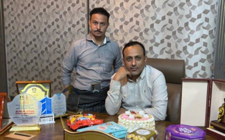 السلطان محمد الفضلي يهنئ الشيخ فتحي المفلحي بمناسبة احتفالات مدينة الأحلام السكنية بساحل أبين