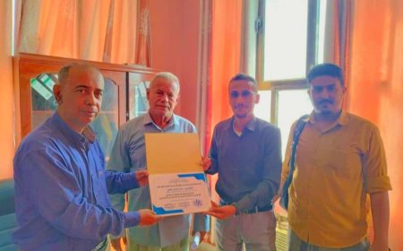 السلطة المحلية زنجبار تكرم المهندس سامح مقشع منسق مشروع الصمود في قطاع الري والزراعة محافظة أبين بشهادة شكر وتقدير