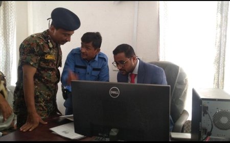 وكيل محافظة الحديدة يدشن العمل بالبطاقة الشخصية بالشريحة الذكية
