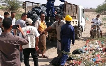 حملة نظافة في مديرية حيس بالتعاون مع منظمة التضامن الدولية