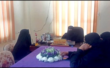 المدير التنفيذي لمؤسسة أبين للتنمية تبحث تبادل الخبرات مع قيادة اتحاد نساء اليمن فرع أبين