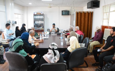 خلال اجتماع المكتب التنفيذي.. مدير عام صيرة يشدد على رفع مستوى الخدمات المقدمة للمواطنين 