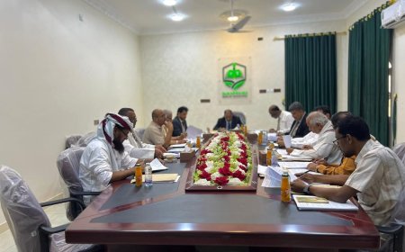 مجلس جامعة المهرة يعقد اجتماعه الدوري لشهر يناير 2025