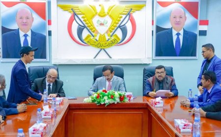 المحافظ ابن الوزير والدكتور باسردة يوقعان عقد إنشاء أول مبنى في حرم جامعة شبوة.