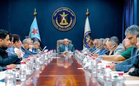 الانتقالي: غياب مجلس القيادة والحكومة عن عدن يعمق معاناة المواطنين