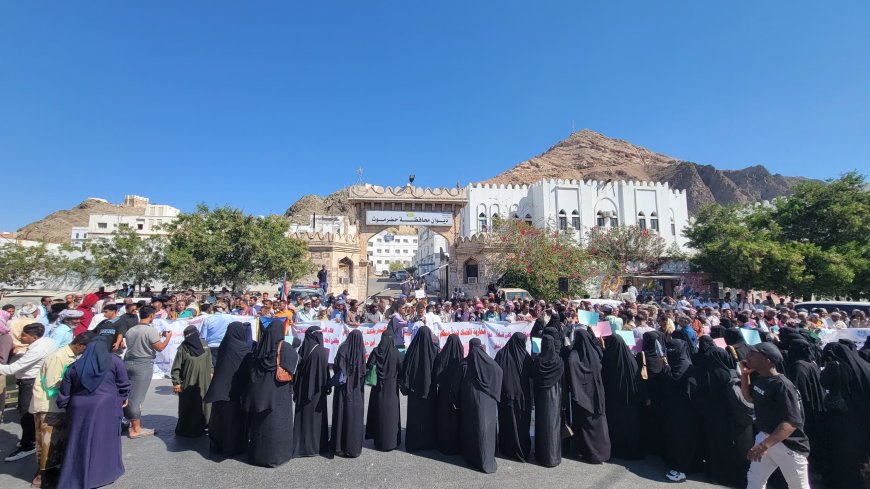 شباب الغضب يشاركون في الوقفات الاحتجاجية بالساحل والوادي احتجاجا على تدهور الأوضاع المعيشية